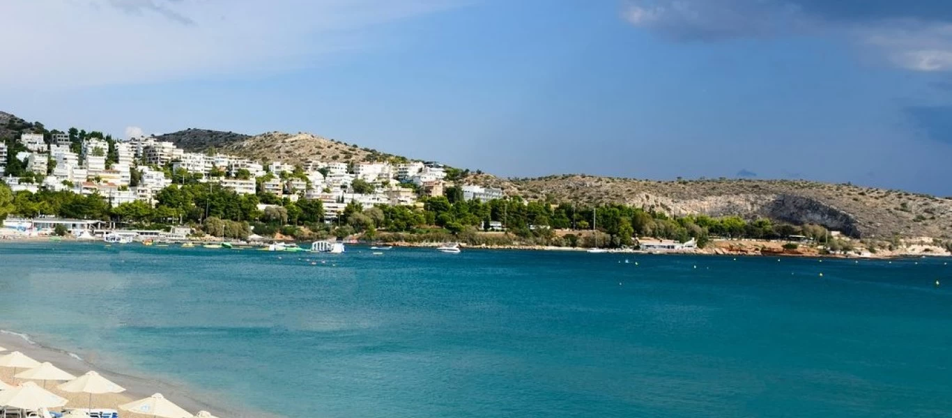 Βουλιαγμένη: Ηλικιωμένη ανασύρθηκε από τη θάλασσα χωρίς τις αισθήσεις της